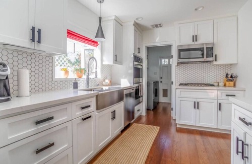 Sherman Oaks House | Charming home Universal pool hot tub