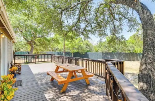 Dripping Springs House | Charming Home - 8 acres Ranch - Venues & Breweries