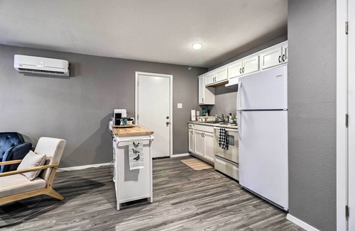 Belton House | Charming Home w/Deck < 1 Mi to Belton Lake!