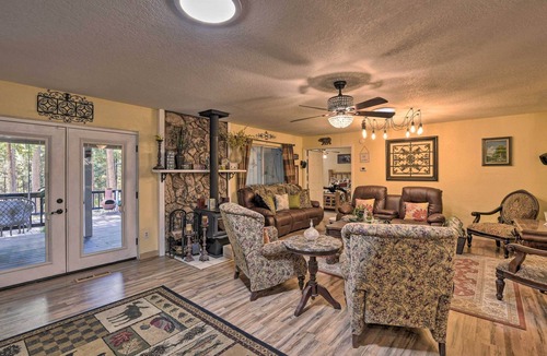 Glencoe House | Charming Home w/ Deck - 16 Mi to Sutter Creek!