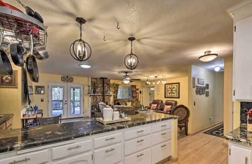 Glencoe House | Charming Home w/ Deck - 16 Mi to Sutter Creek!