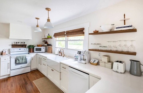 Monteagle House | Charming Home w/Grill and Firepit