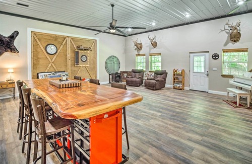 Centre Apartment | Charming Home w/ Patio ~ 9 Mi to Cave Spring!