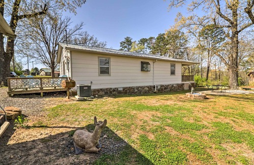 Higden House | Charming Home w/Porch: Walk to Greers Ferry Lake!