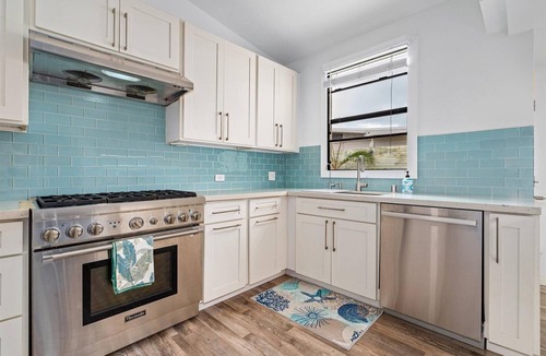 Eastern Honolulu House | Charming home w/private pool & marina access