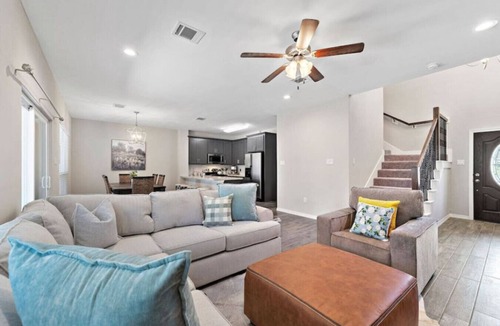 West Livingston House | Charming Home with Lake Views & Private Pool