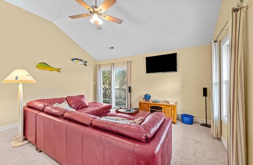 Southern Shores House | Charming home with wraparound balcony, central AC, full kitchen, & W/D