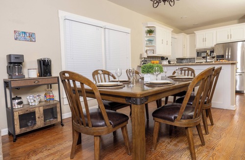 Southtown House | Charming Home Walk to Riverwalk