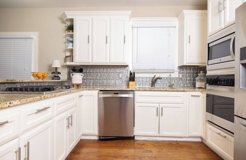 Southtown House | Charming Home Walk to Riverwalk
