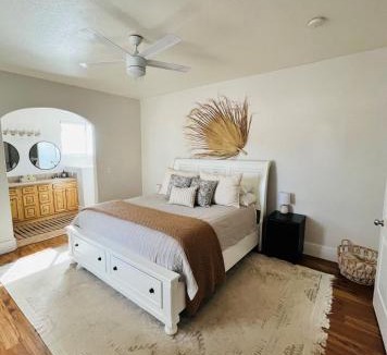 Kanab House | Charming home walking distance from downtown Kanab, w/King Suite