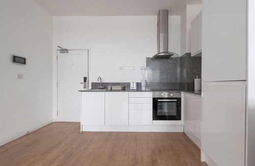 Smethwick Apartment | Charming home with gym access in West Bromwich