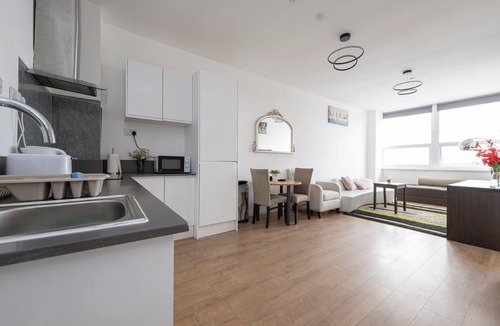 Smethwick Apartment | Charming home with gym access in West Bromwich