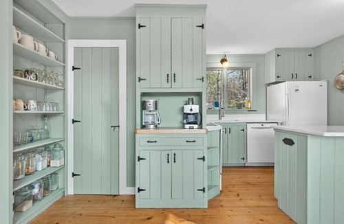 Whitingham Cabin | Charming Home with Lake and Mountain View