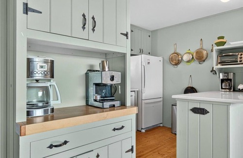 Whitingham Cabin | Charming Home with Lake and Mountain View