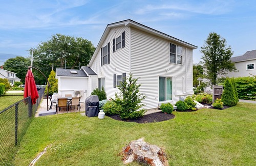 Ogunquit House | Charming home with patio & studio - walk to Footbridge Beach