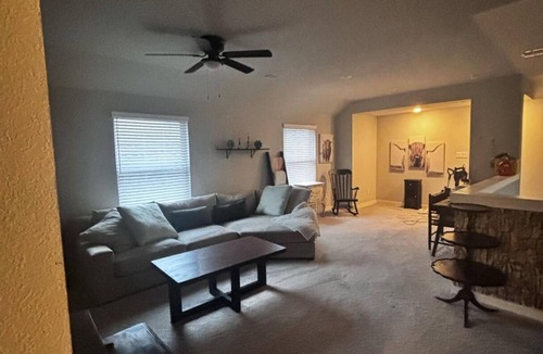Willis House | Charming home with WiFi, AC in welcoming Willis