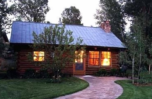 Ketchum Cottage | Charming Honeymoon Cottage