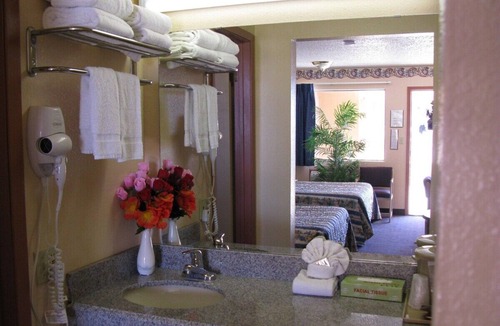 Seminole Hotel | Charming Hotel in a quiet spot, next to a Walmart, located in Seminole, Texas.
