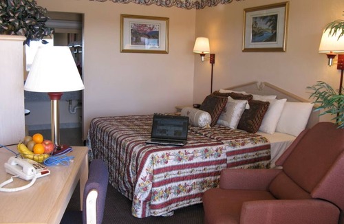 Seminole Hotel | Charming Hotel in a quiet spot, next to a Walmart, located in Seminole, Texas.