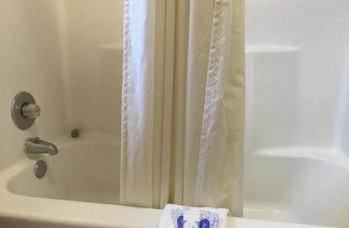 Seminole Hotel | Charming Hotel in a quiet spot, next to a Walmart, located in Seminole, Texas.