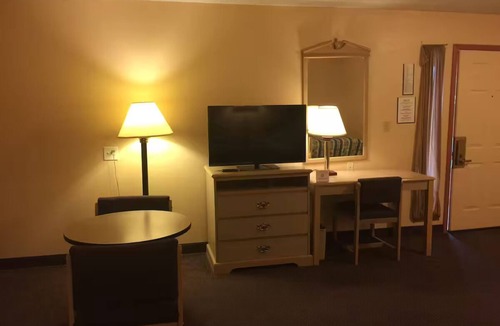 Seminole Hotel | Charming Hotel in a quiet spot, next to a Walmart, located in Seminole, Texas.