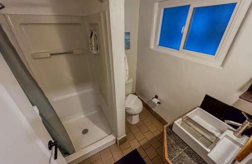 Kings Beach Ski Chalet | Charming hotel with lakeview golf skiing WiFi & Netflix