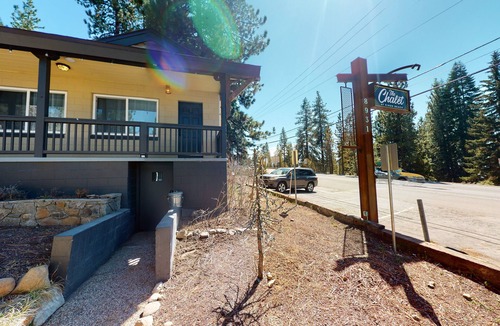 Kings Beach Ski Chalet | Charming hotel with lakeview, golf, skiing, WiFi, & Netflix