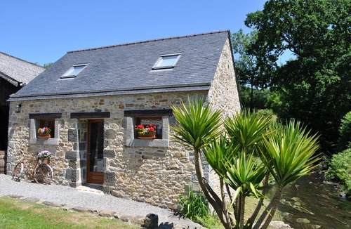 Plougastel-Daoulas House | Charming House by the River