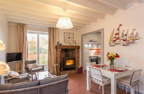 Saint-Pair-sur-Mer Cottage | Charming house with garden near beach, Wifi, pets allowed