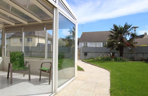 Saint-Pair-sur-Mer Cottage | Charming house in St Pair sur Mer with WiFi and enclosed garden