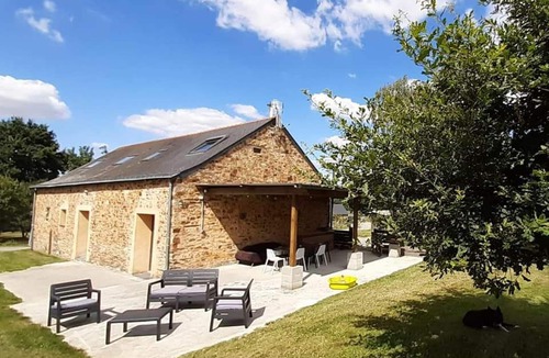 Vallons-de-l'Erdre Cottage | Charming House with Scenic Valley Views, Near Erdre River, Sleeps 8, Pet-Friendly