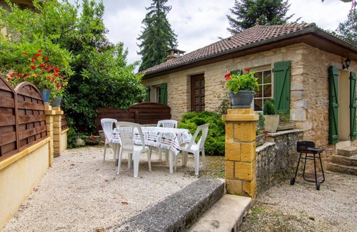 Mazeyrolles Cottage | Charming house in Prats-du-Périgord with enclosed garden