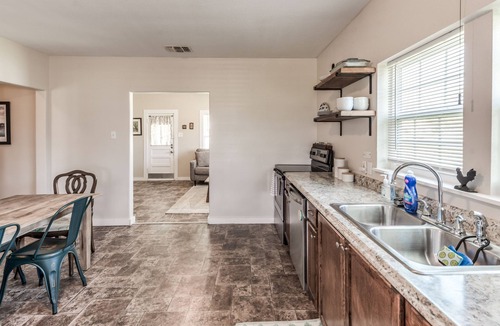 Fulton House | Charming House 1/2 Block from Bay