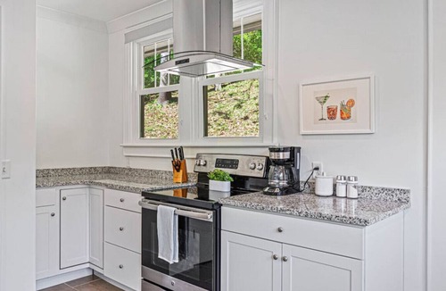 North Chattanooga House | Charming House - 5 Minutes to Downtown Chattanooga & Aquarium