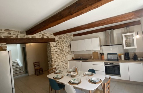 Cornillon House | Charming house 800 m from the river with terrace and courtyard.