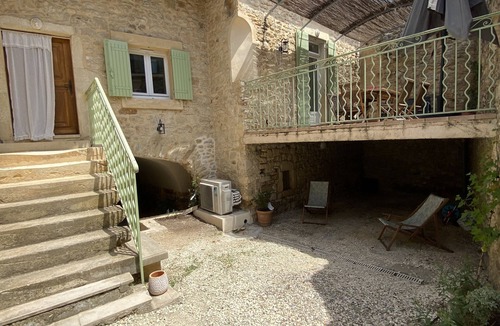 Cornillon House | Charming house 800 m from the river with terrace and courtyard.