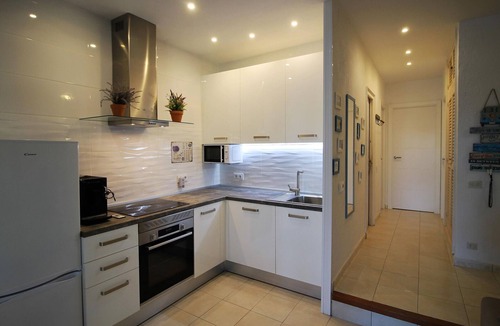 Santa Margarida Cottage | Charming House by the Canal with Terrace - Roses