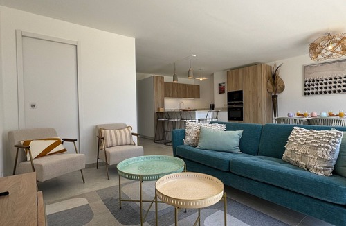 Plage de la Garonnette House | Charming house facing the sea