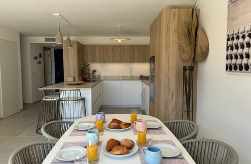 Plage de la Garonnette House | Charming house facing the sea