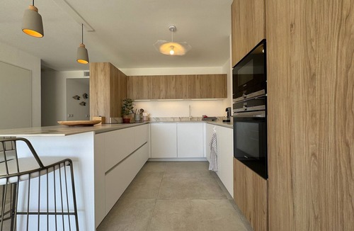 Plage de la Garonnette House | Charming house facing the sea