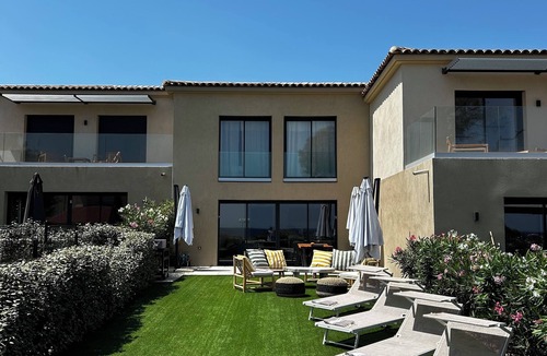 Plage de la Garonnette House | Charming house facing the sea