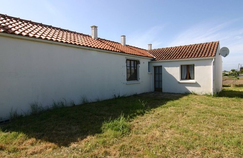 La Gueriniere House | Charming house for 5, near beach, pets allowed, parking
