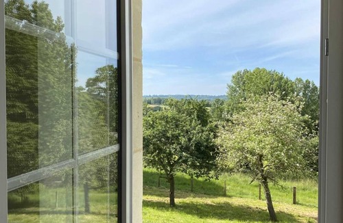 La Mesniere Cottage | Charming house for 13 with foosball and fireplace