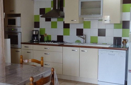 Le Chateau-d'Oleron House | Charming house for 8 to 9 people le chateau d'oléron with WIFI .