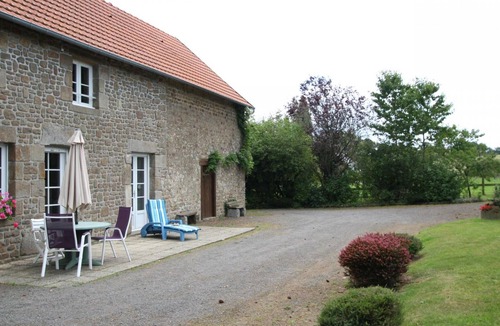 Le Grand-Celland Cottage | Charming house for 4, private garden in Grand-Celland