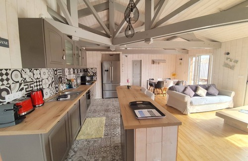 Ares House | Charming house HEATED SWIMMING POOL AND SPA "air-conditioned" electric car charger