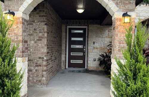 Donna House | Charming house in Donna with Above ground pool & patio space
