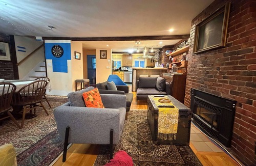 Chinatown House | Charming House In Downtown Boston, Nearby Attractions, Parking & Free WiFi