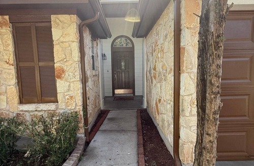 Hutto House | Charming house in Hutto with AC and WiFi, perfect for relaxation