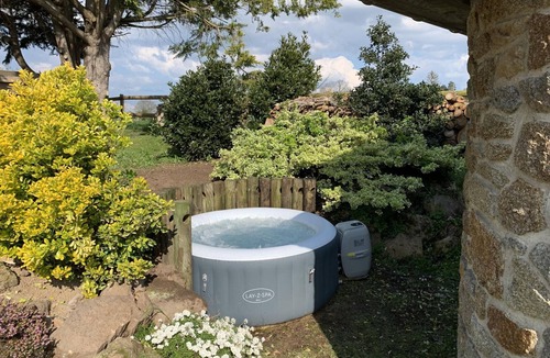 Jullouville Cottage | Charming house in Jullouville with private garden